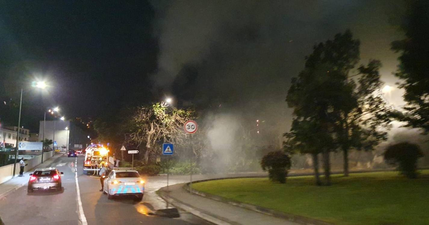 Bombeiros combateram dois focos de incêndio em mato no Funchal