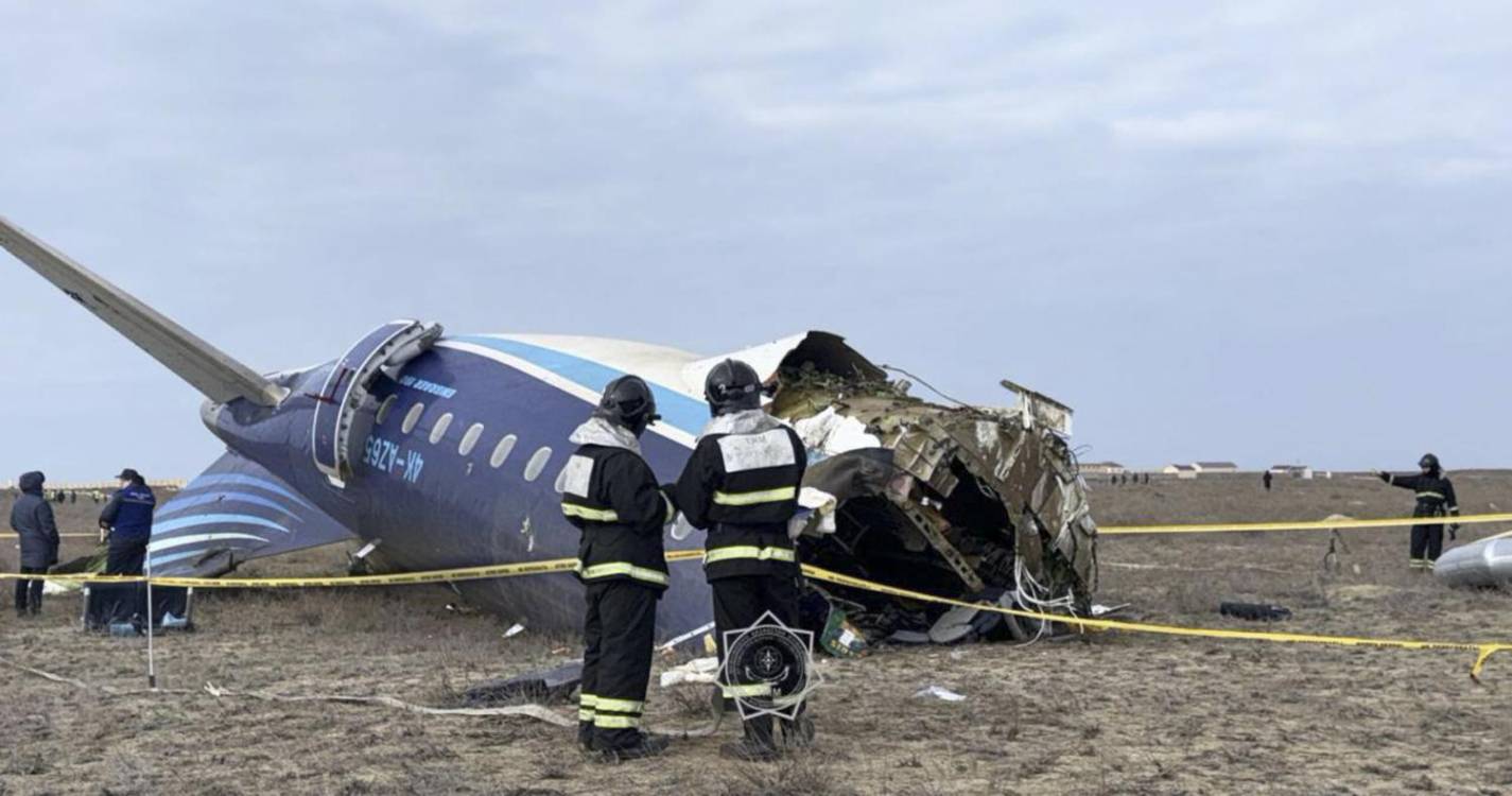 Mais de 30 pessoas podem ter morrido em acidente de avião no Cazaquistão