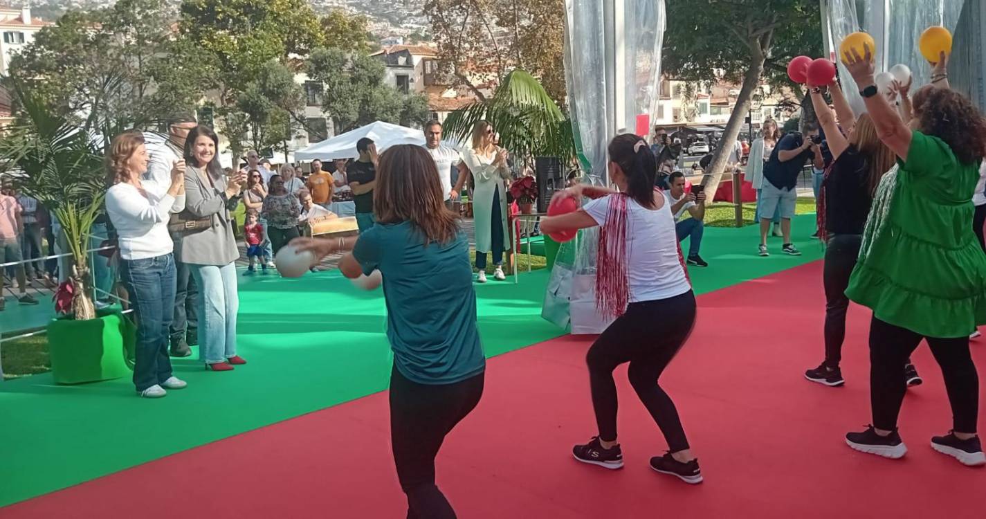 Pista de gelo no Almirante Reis abre em ambiente de festa