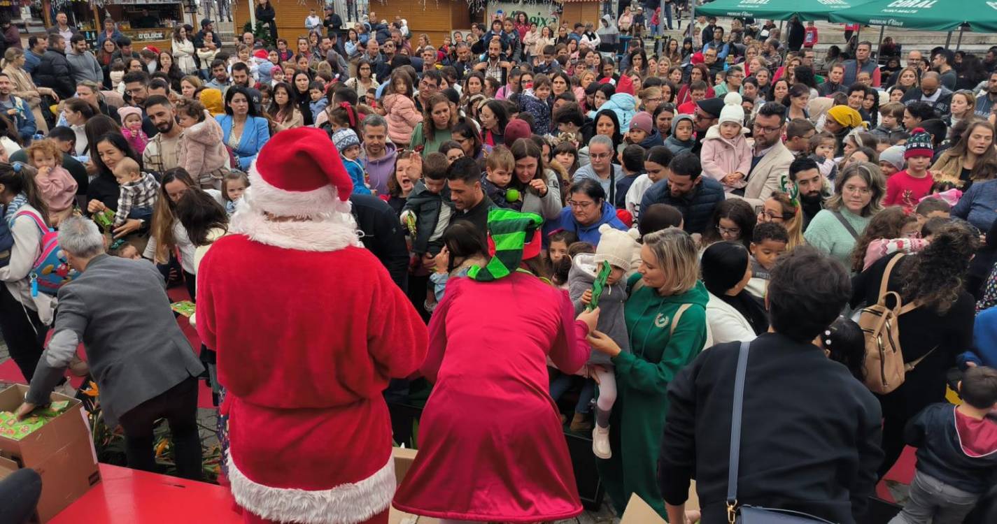 Pai Natal chegou à vila da Ribeira Brava