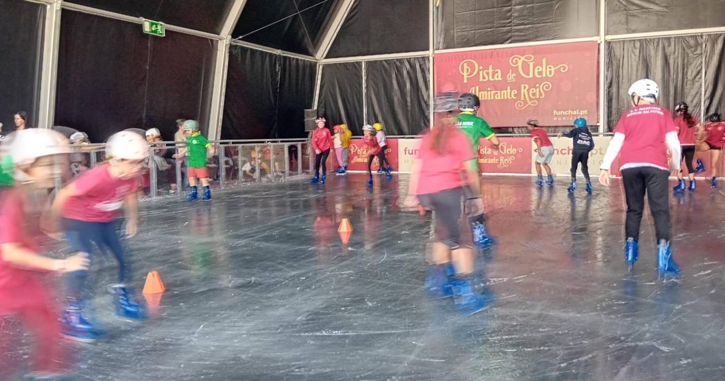 Pista de gelo no Almirante Reis abre em ambiente de festa