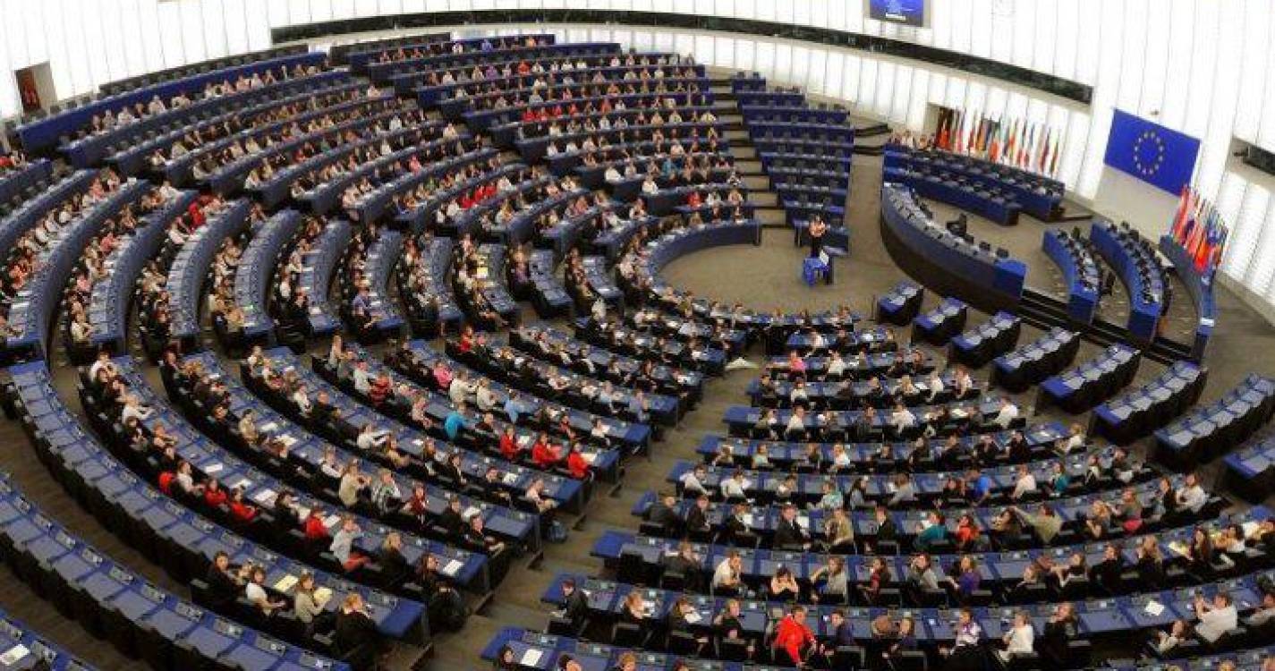 Parlamento Europeu quer que 27 da UE defendam direitos das mulheres perante “retrocesso mundial”