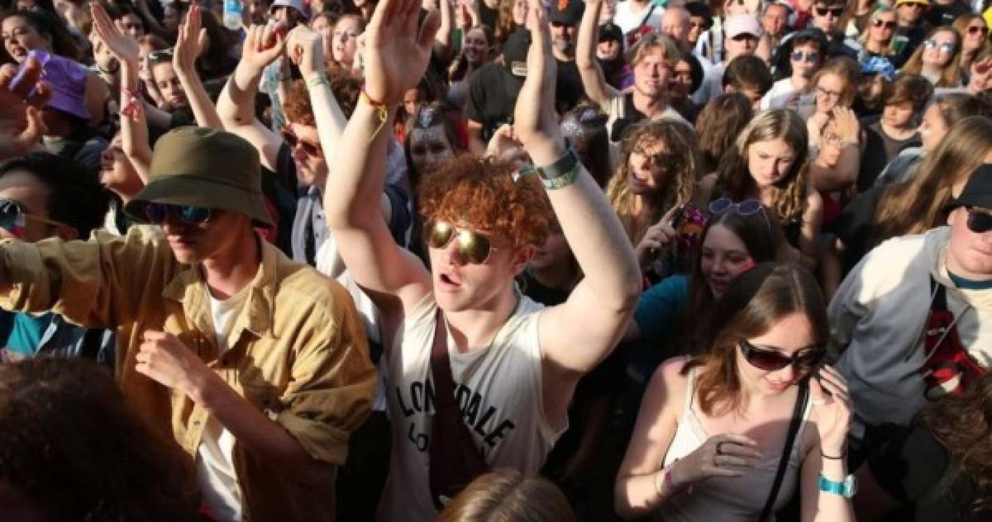 Veja as imagens do primeiro festival de música sem restrições no Reino Unido