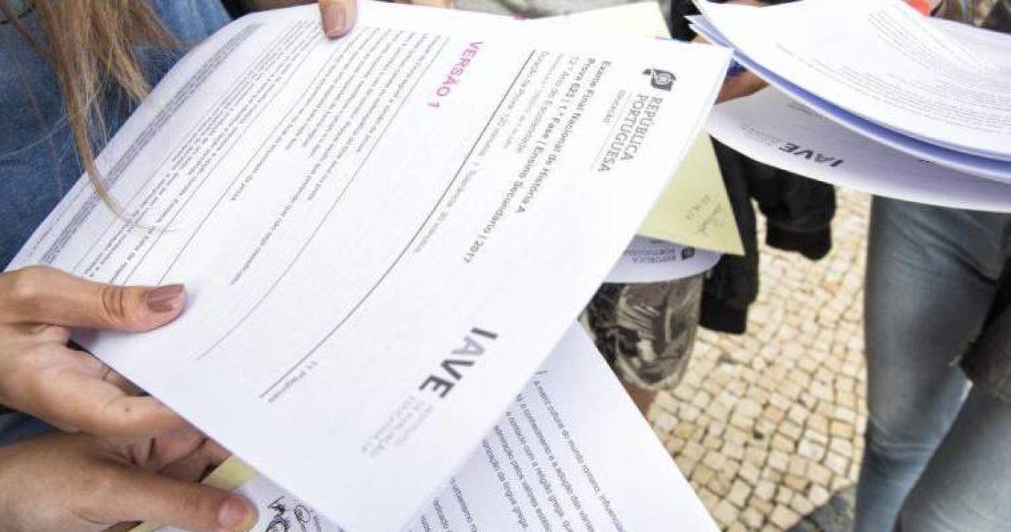 Exames do Secundário: Maioria das escolas melhorou resultados e só 5,6% “chumbaram”