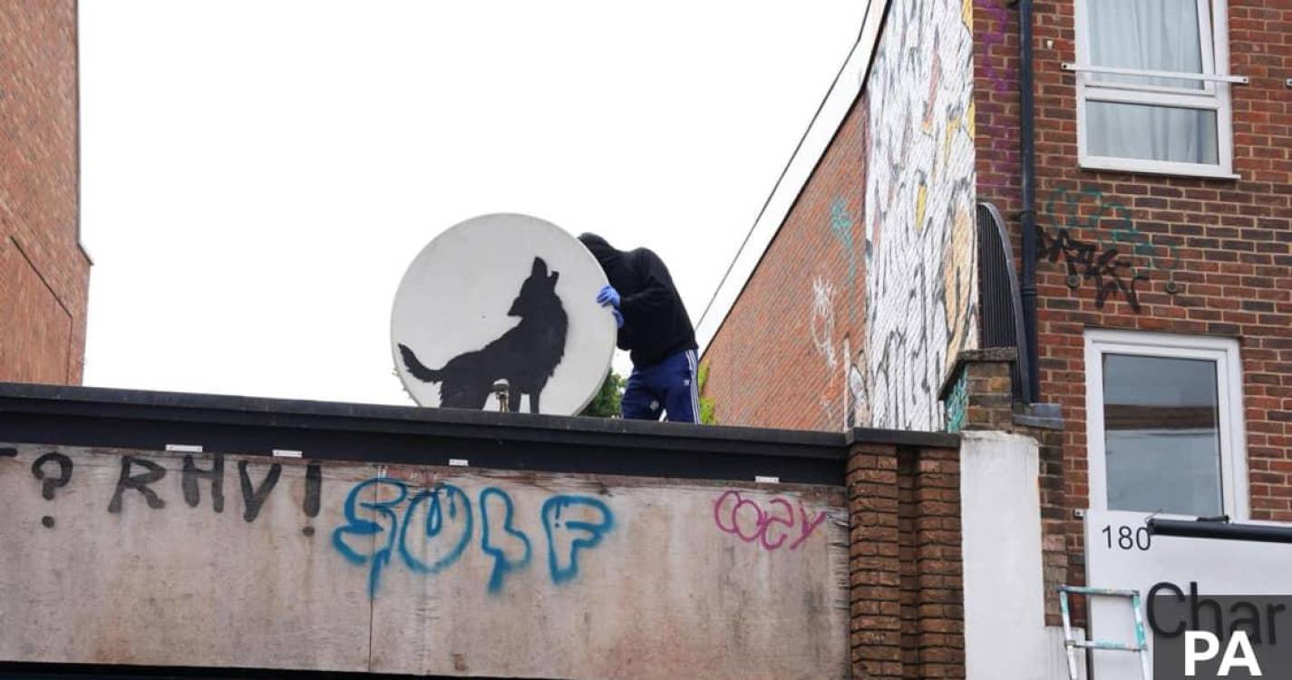 Banksy encerra semana de surpresas com aquário pintado em guarita de polícia em Londres (com fotos)