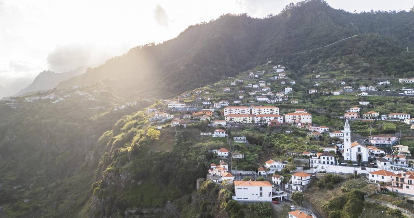 Derrocada no Faial mobiliza 10 bombeiros de Machico