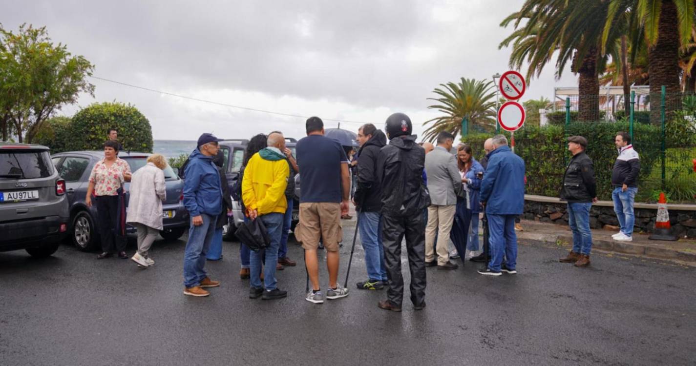 Mais de 20 manifestantes consideram que há que lutar pelo “potencial turístico” da Canavieira