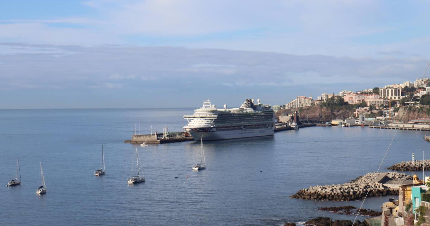 Portos do Funchal e Porto Santo acolhem dois ‘gigantes dos mares’