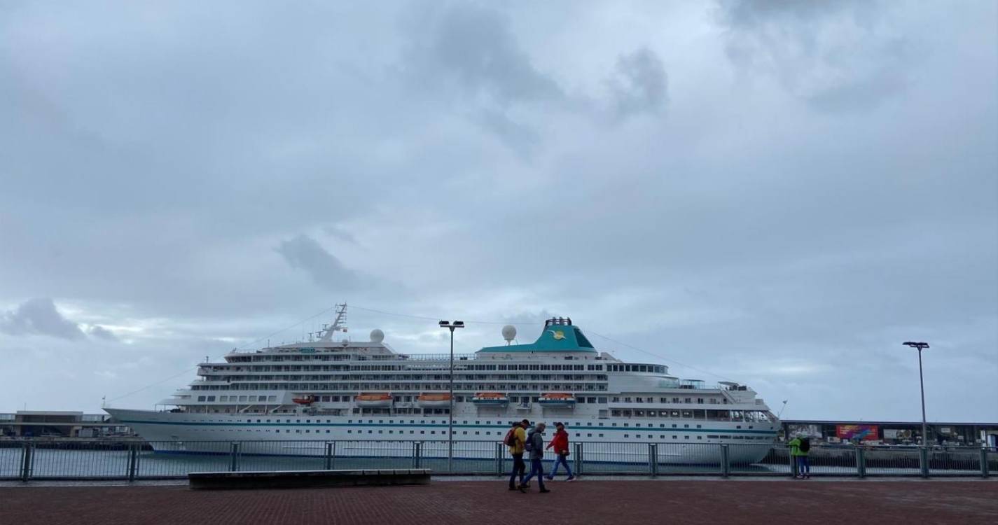 Navios AIDAcosma e Azura cancelaram escalas. Amera chegou de madrugada