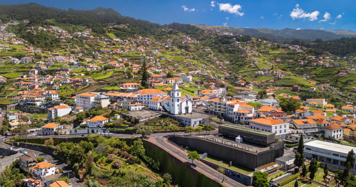 Colisão entre carro e mota deixa homem ferido no Estreito de Câmara de Lobos