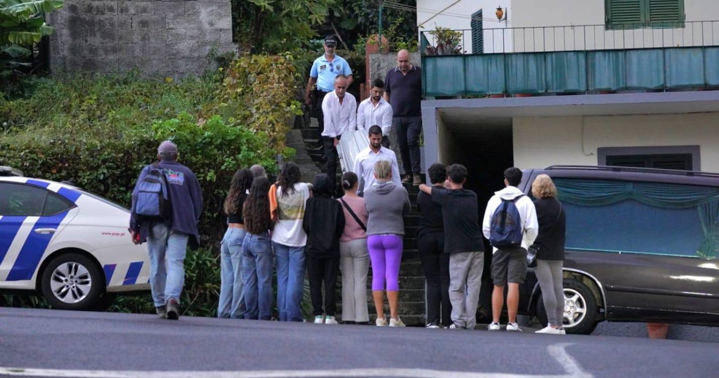 Corpo de mulher encontrada morta em Machico acaba de seguir para o hospital