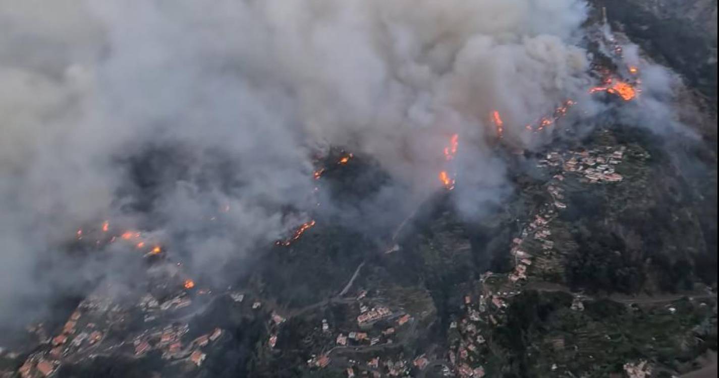 Imagens mostram Curral das Freiras cercado pelas chamas