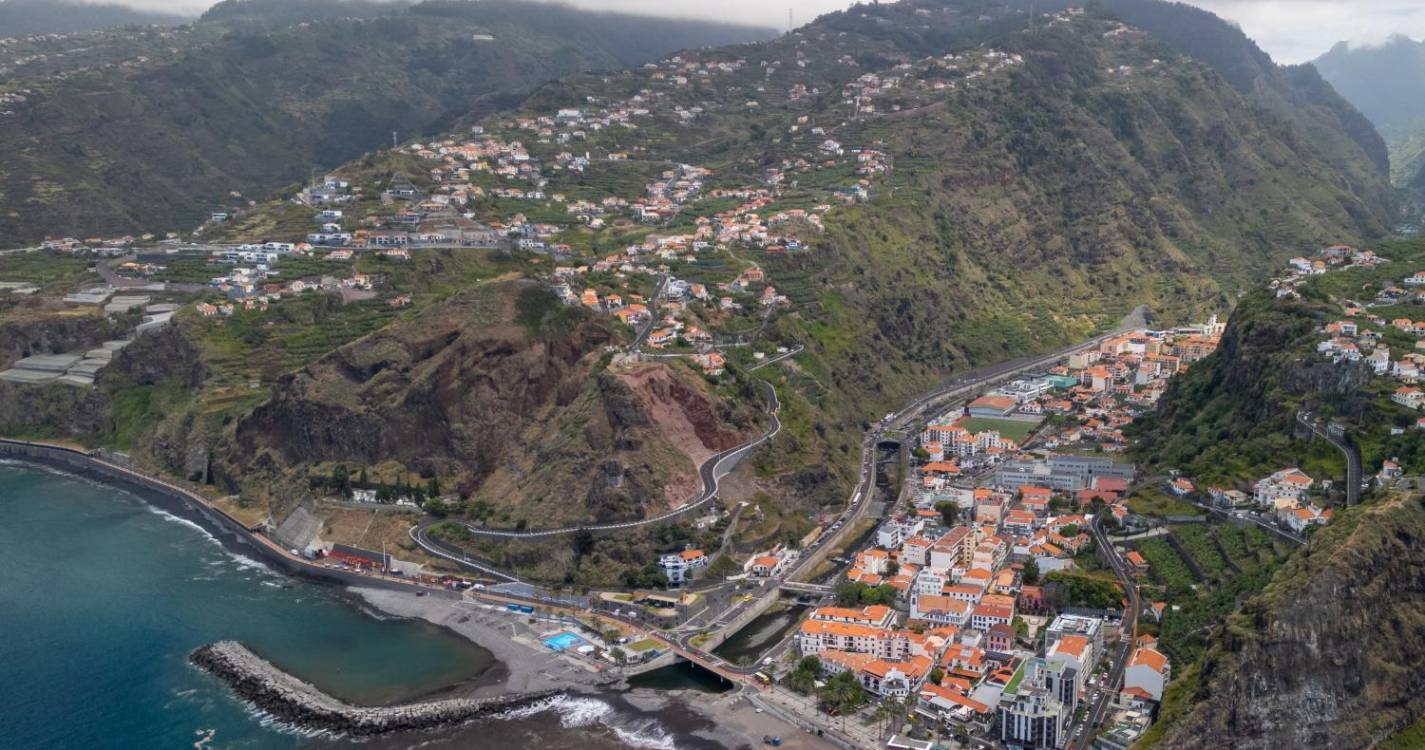 Junta de Freguesia da Ribeira Brava apoia Casa do Povo