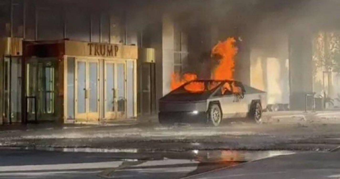 Tesla explode frente a hotel Trump em Las Vegas fazendo um morto