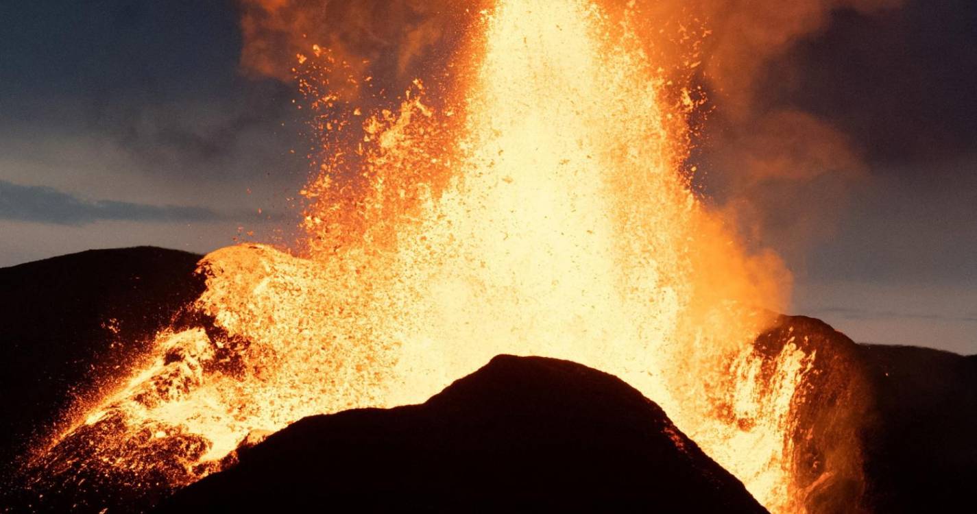 Nova erupção vulcânica na Islândia a sudoeste de Reiquiavique