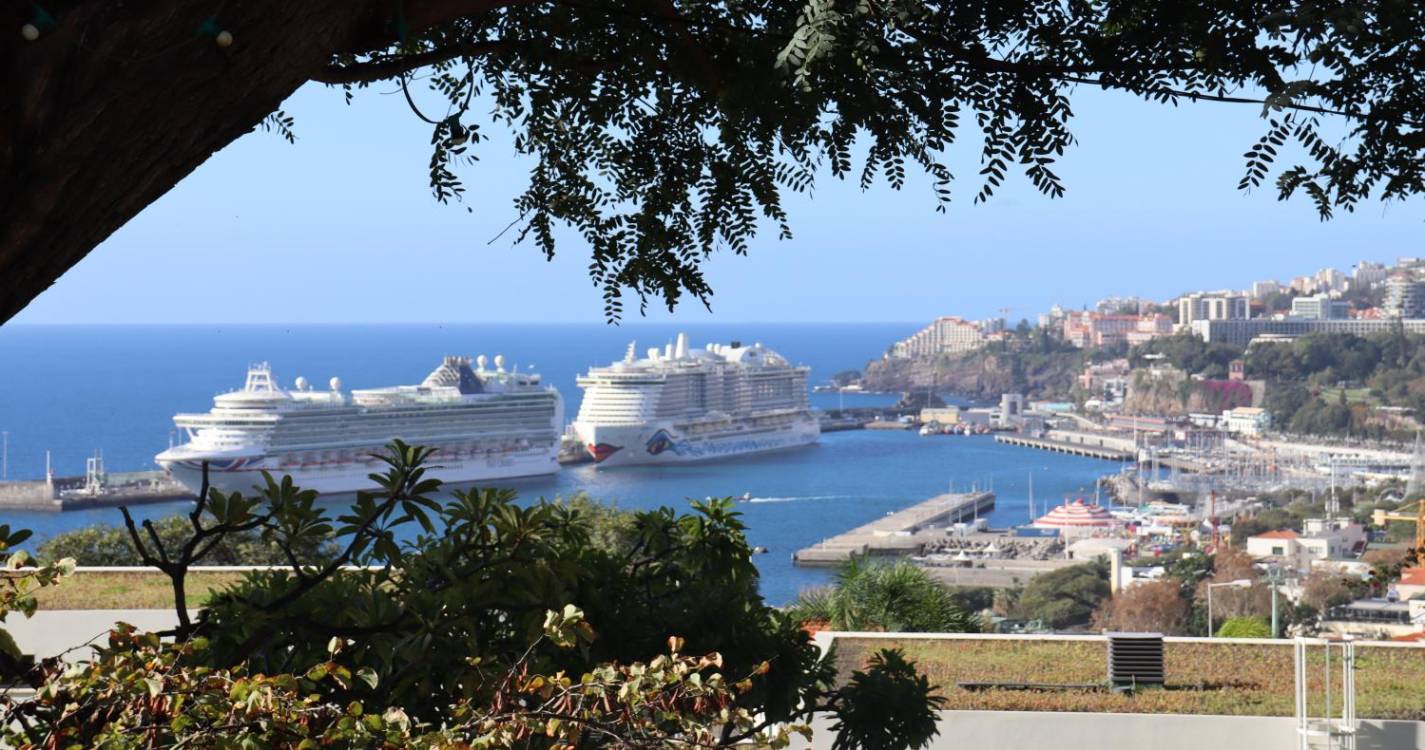 Porto do Funchal recebe dois navios com mais de 12 mil pessoas