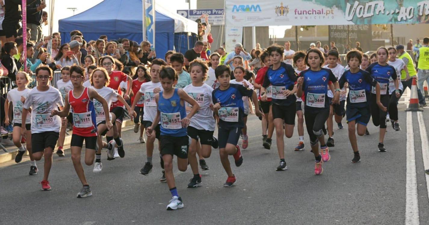 Público começa a juntar-se para a corrida de São Silvestre