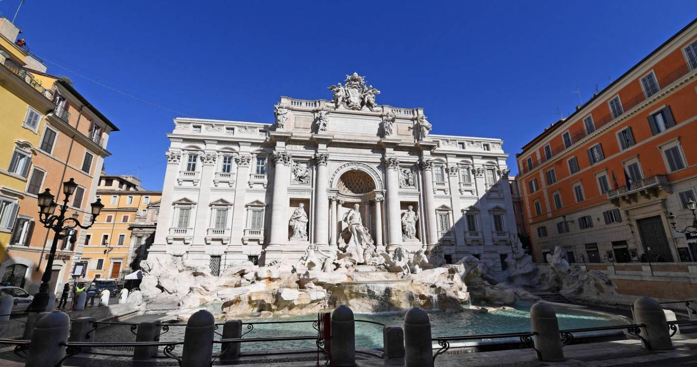 Roma equaciona aplicar taxa de dois euros a turistas no acesso à Fonte de Trevi