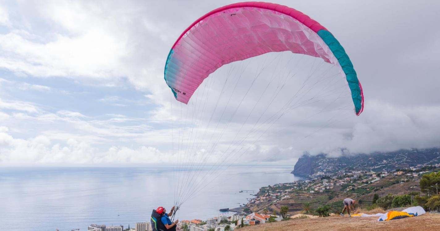 Pico da Cruz e Praia Formosa à distância de um voo livre