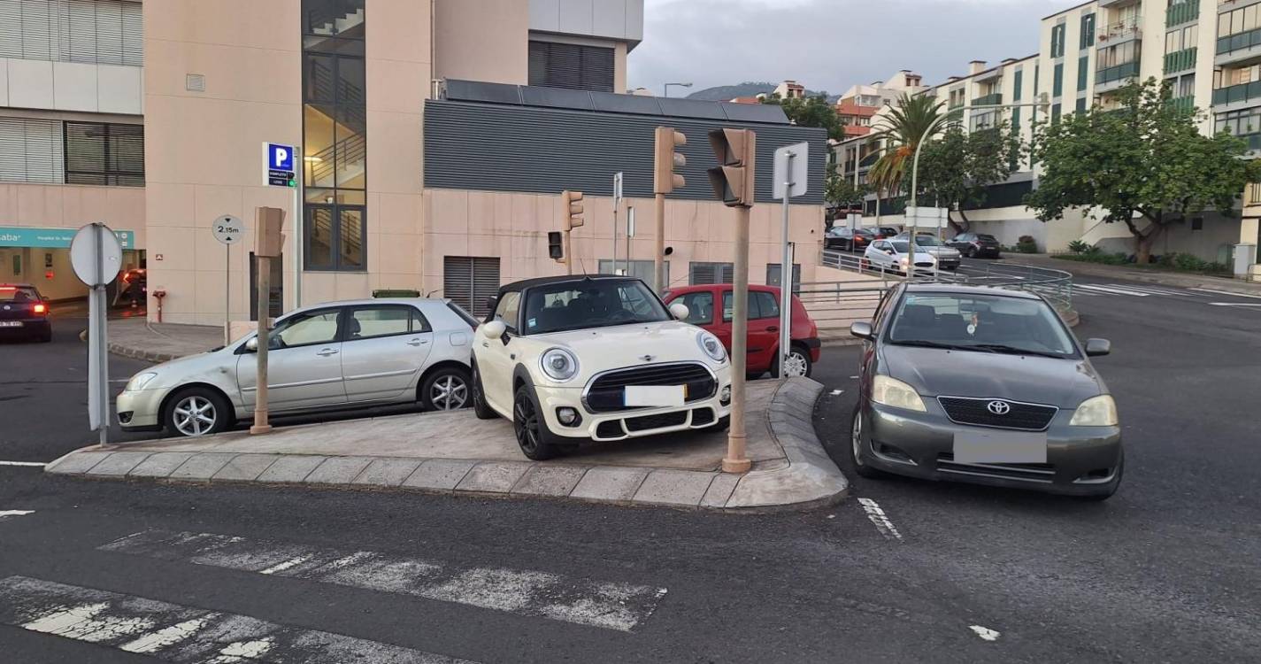 Estacionamento Abusivo na Zona do Hospital Dr. Nélio Mendonça (com fotos)