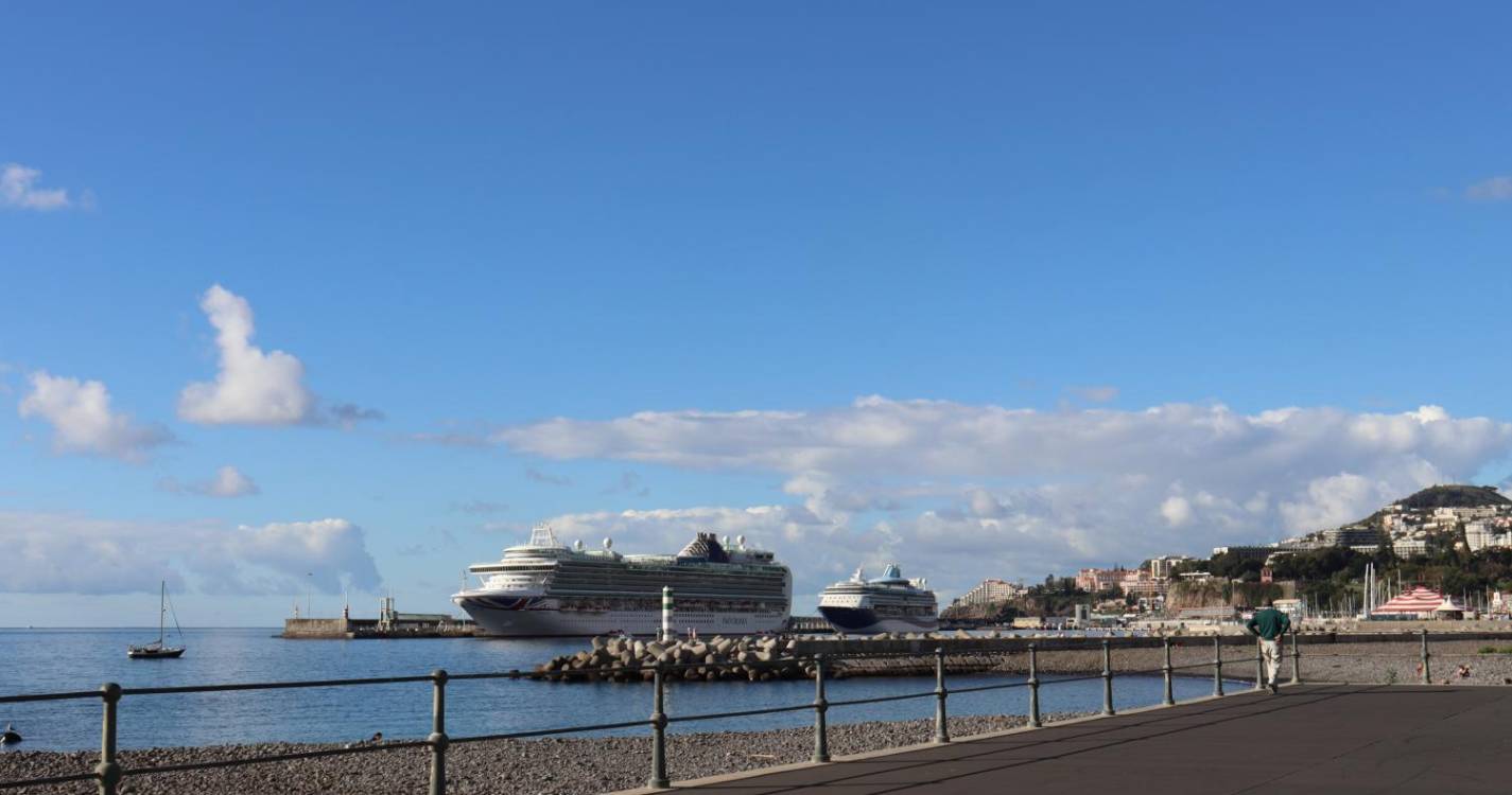 Porto do Funchal com dois navios que trazem quase 6 500 pessoas