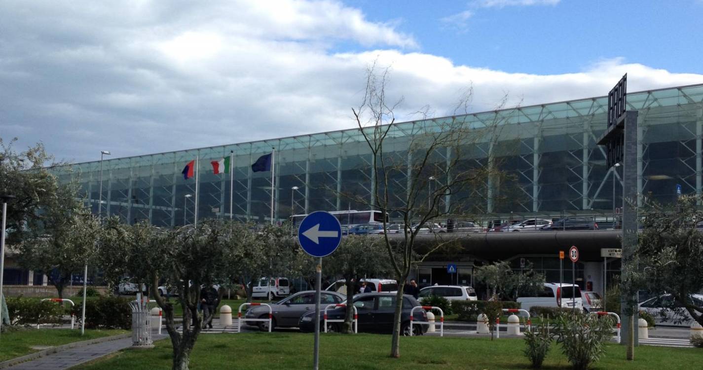 Aeroporto italiano da Catânia suspende voos devido a nova erupção do Etna