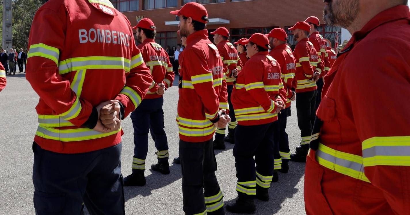 Bombeiros profissionais têm direito a pagamento do trabalho suplementar e turnos