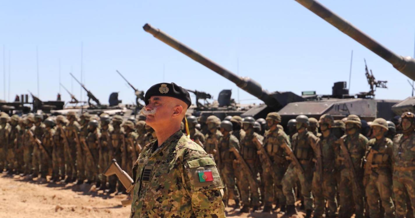 Secretária de Estado da Defesa Nacional visita maior exercício da Academia Militar (com fotos)