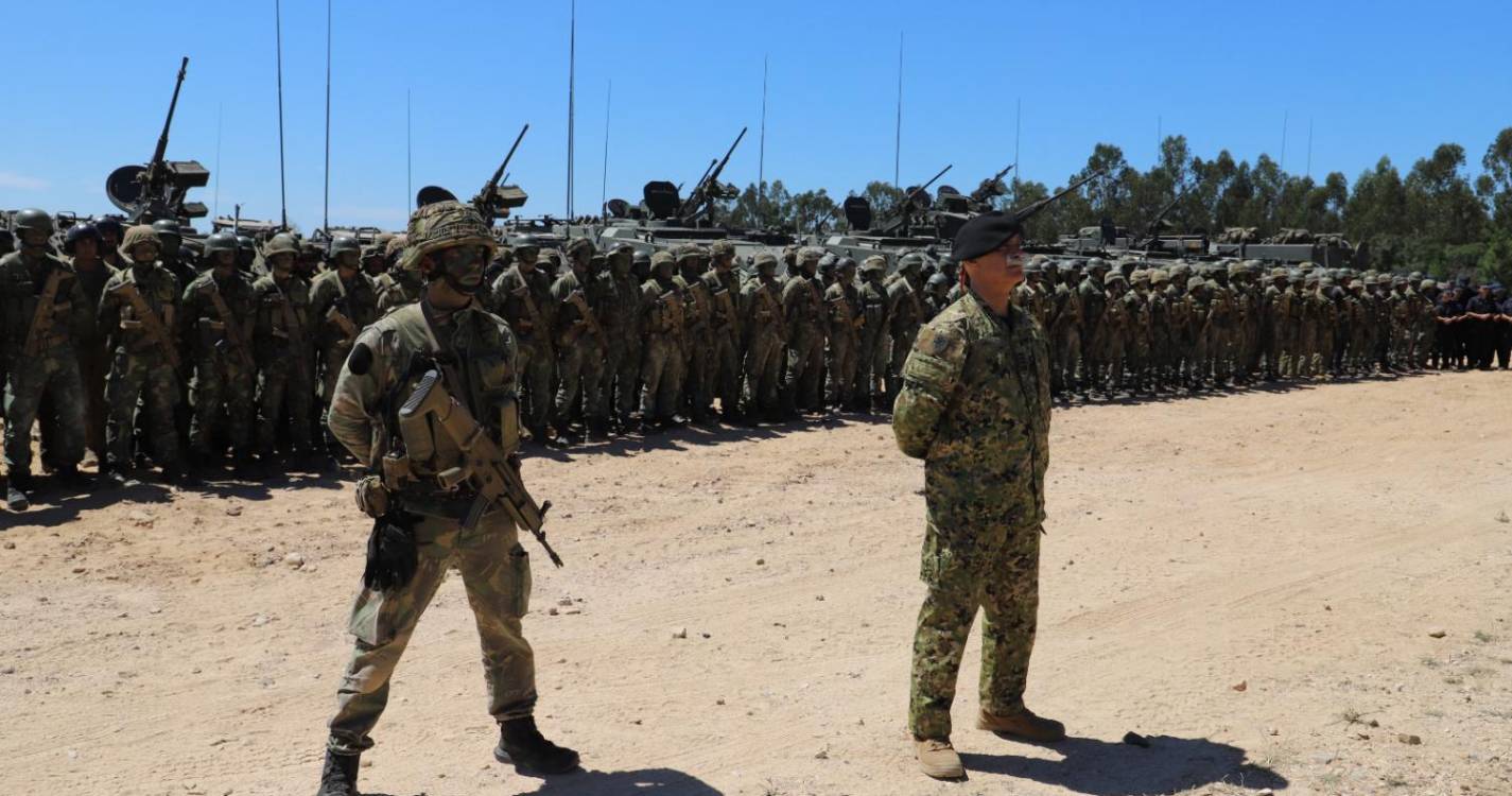 Secretária de Estado da Defesa Nacional visita maior exercício da Academia Militar (com fotos)