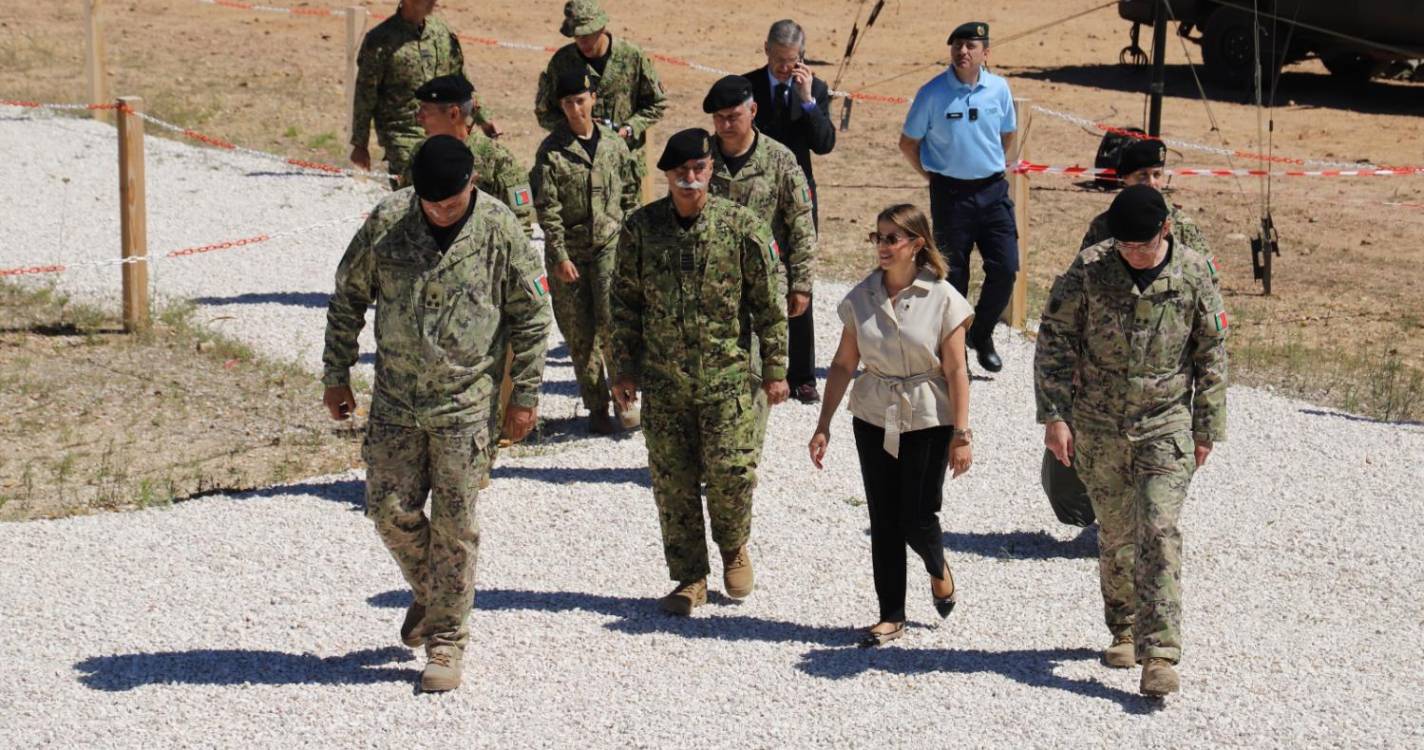 Secretária de Estado da Defesa Nacional visita maior exercício da Academia Militar (com fotos)