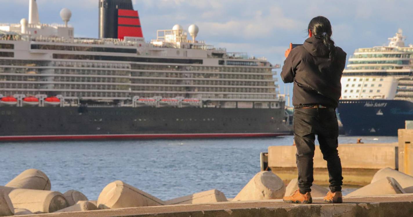 Navios de cruzeiro já começam a compor a baía funchalense para o fim de ano