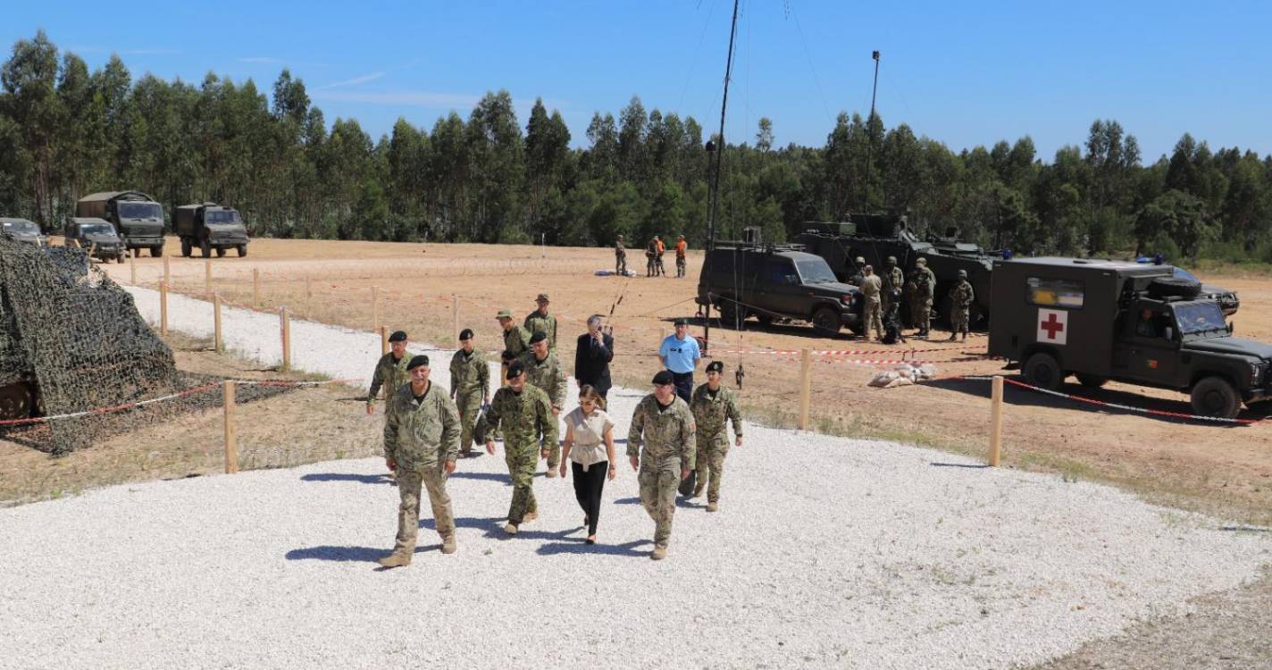 Secretária de Estado da Defesa Nacional visita maior exercício da Academia Militar (com fotos)