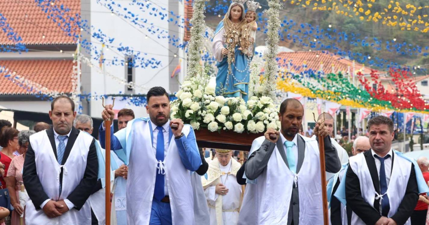 Milhares na Festa de Nossa Senhora do Rosário (com fotos)