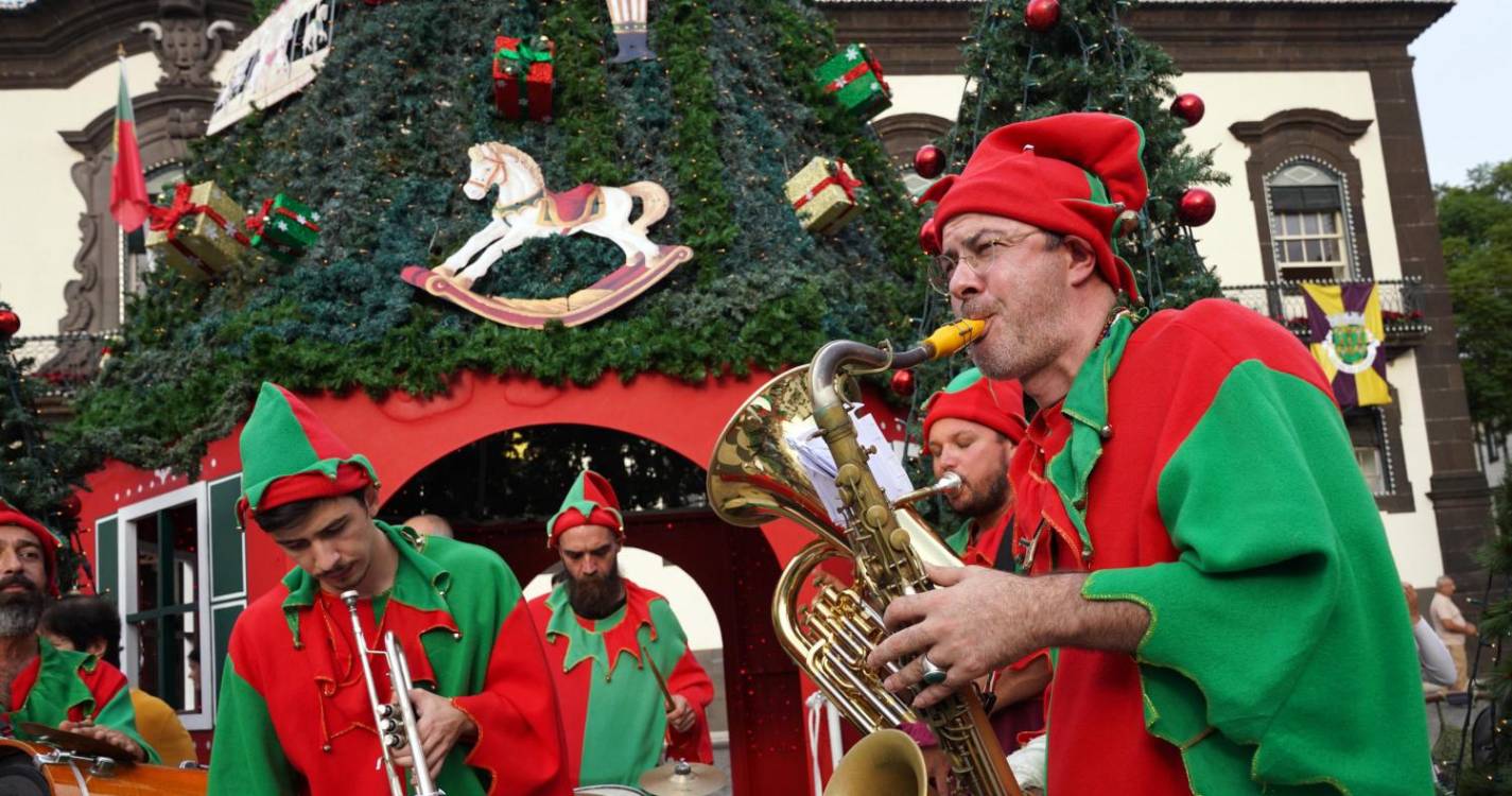 Pai Natal abriu Aldeia Natal no Funchal (com fotos)