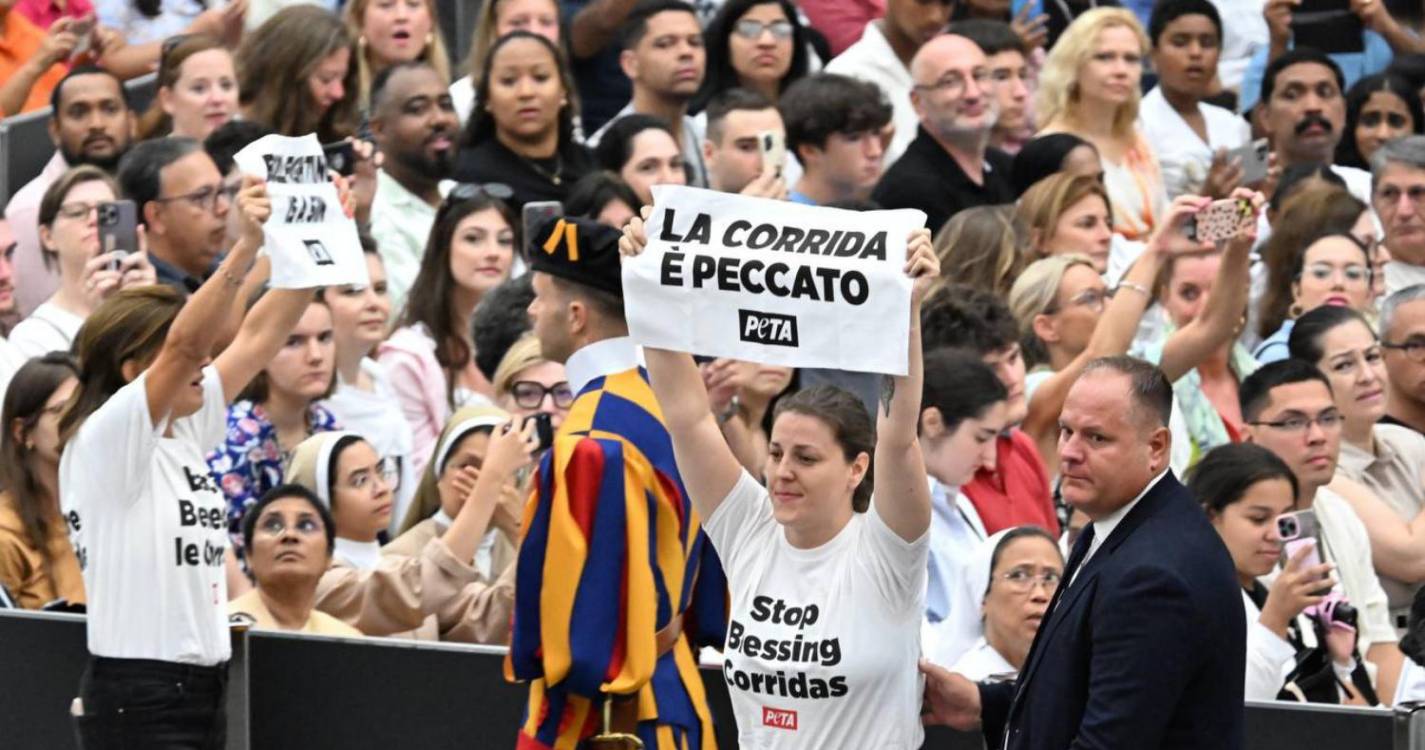 Jovens protestam contra touradas em audiência com Papa Francisco