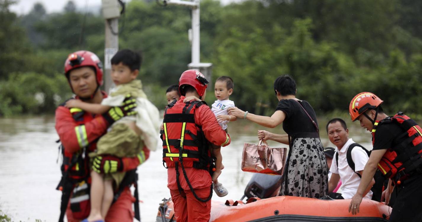 Tufão Gaemi causa 10 mortes, 904 feridos e milhões em prejuízos em Taiwan