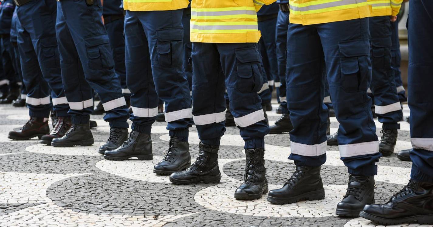 Bombeiros profissionais pedem ao Governo que retome negociações