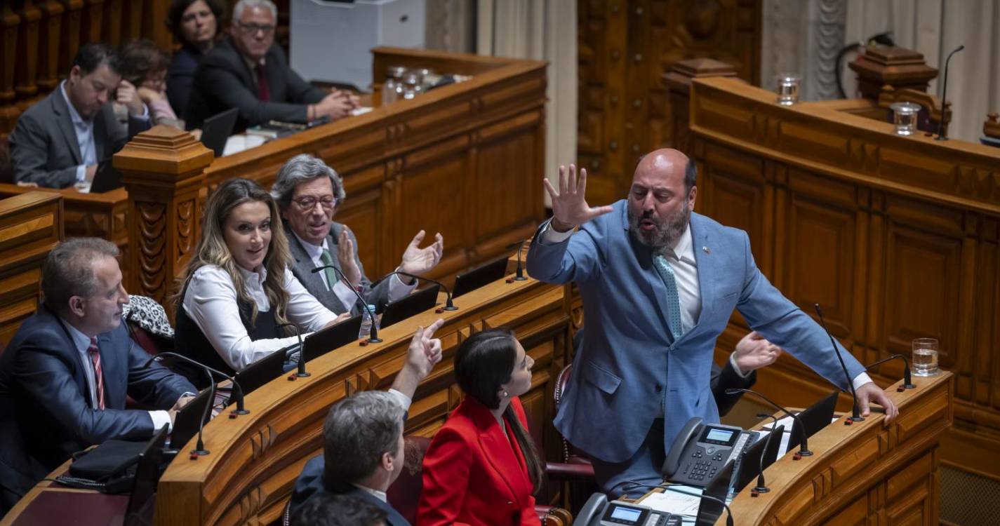 Chega criticado por divulgar pessoa e datas em que mudou de identidade sexual