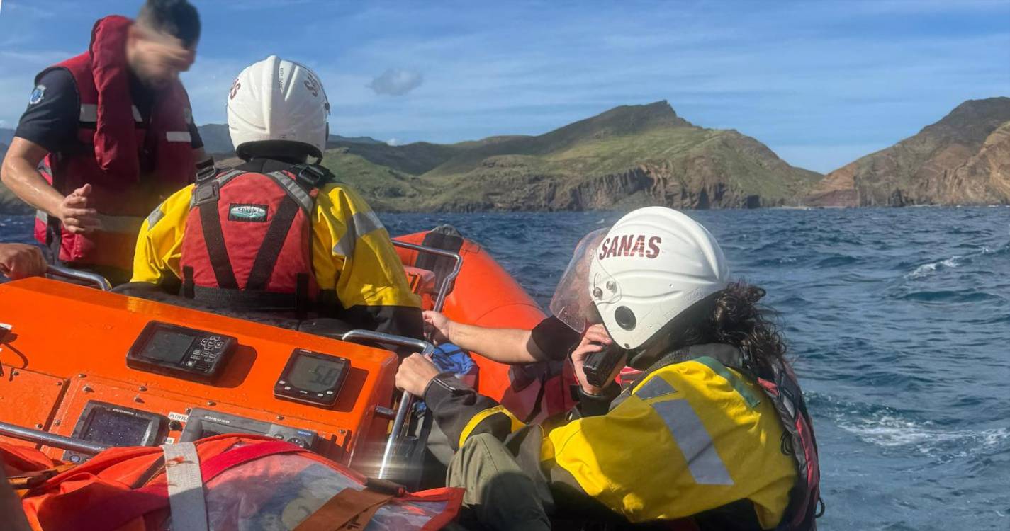 Bombeiros e SANAS resgatam turista na vereda da Ponta de São Lourenço