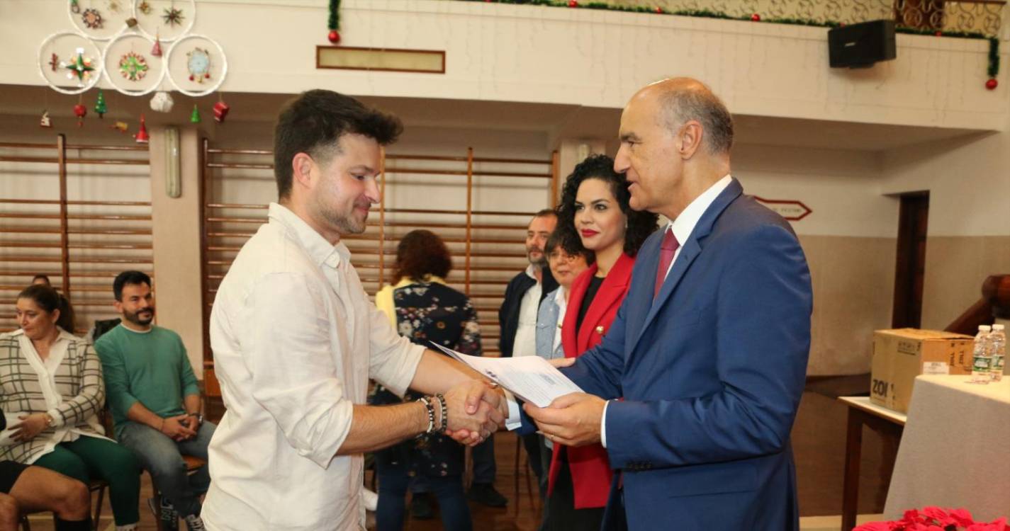 Associação de Pais doa desfibrilhador ao Colégio de Santa Teresinha