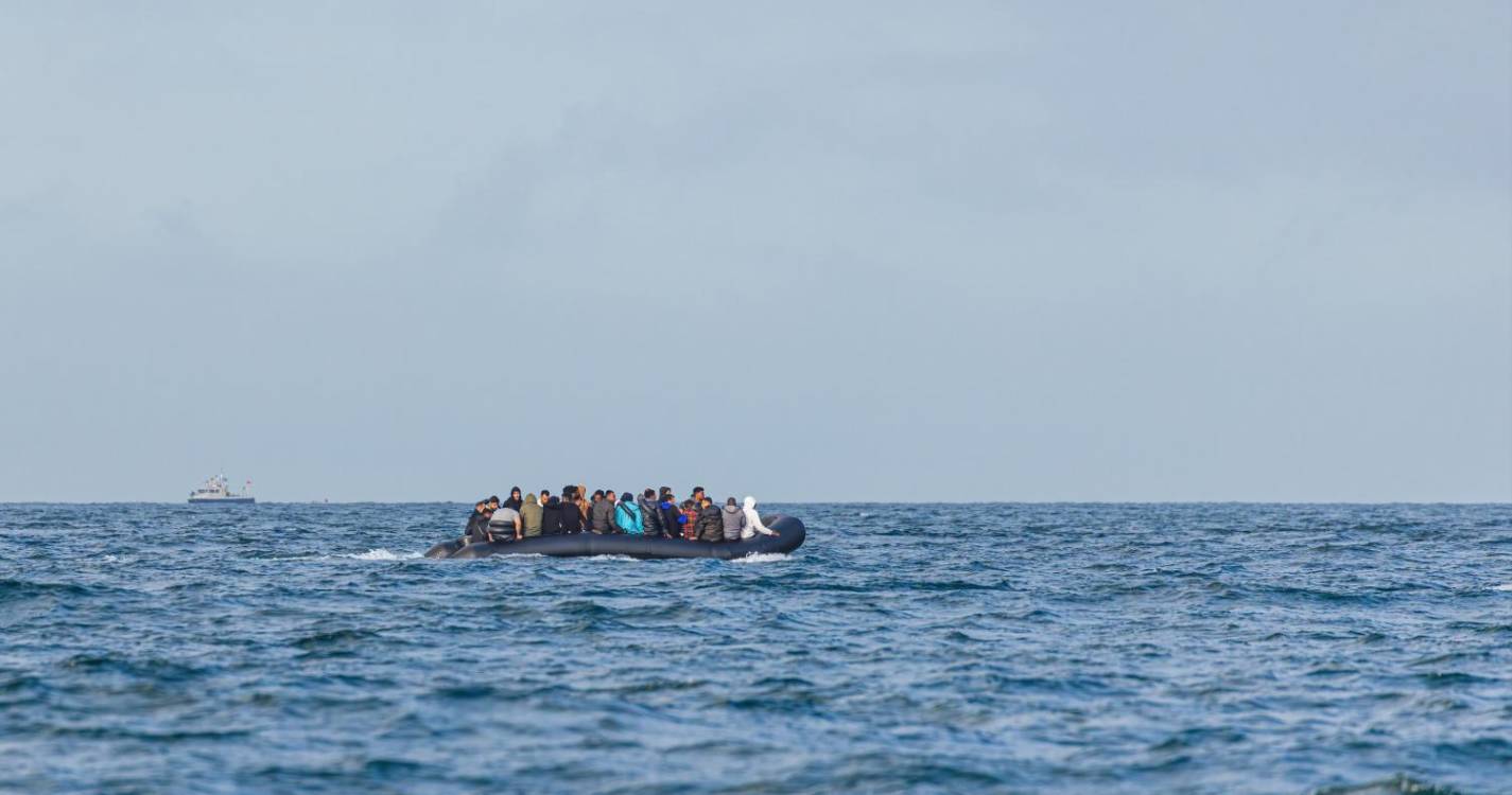 Migrações: Pelo menos quatro mulheres morreram em naufrágio na costa grega