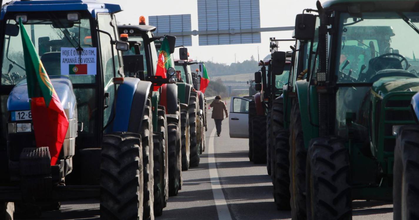 Agricultores portugueses saem à rua para protestar (com fotos)