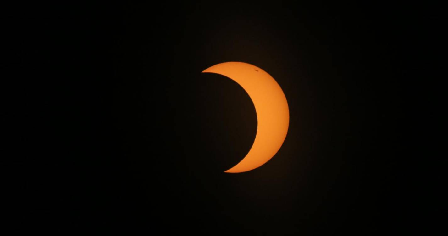 Eclipse com “anel de fogo” encanta extremo sul da América