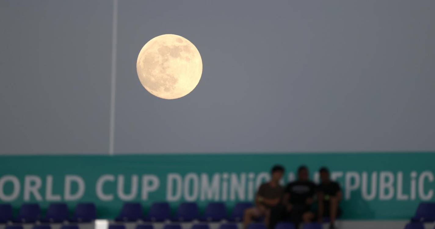 Superlua mais brilhante do ano foi captada nos quatro cantos do mundo. Veja as imagens