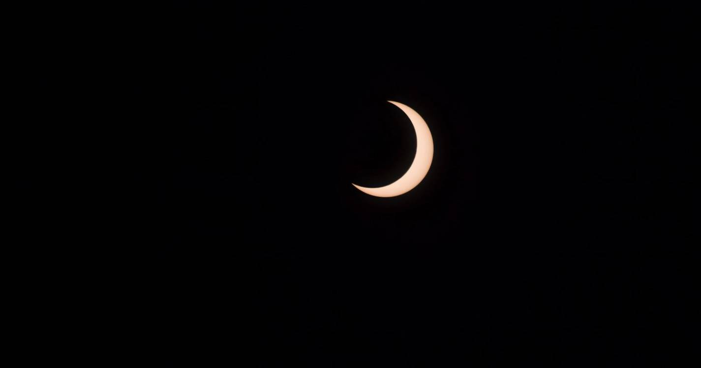 Eclipse com “anel de fogo” encanta extremo sul da América