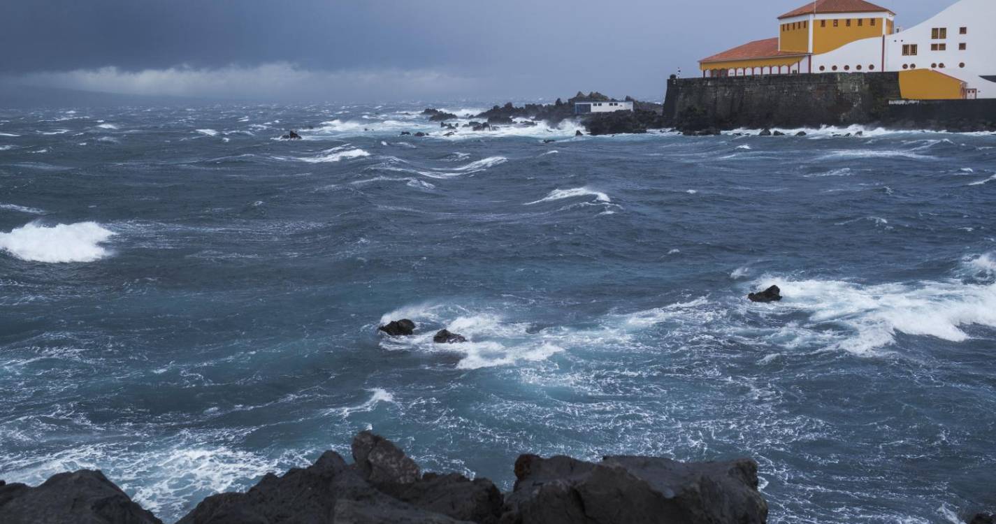 Proteção Civil dos Açores reforça meios nas Flores devido ao ciclone tropical Kirk