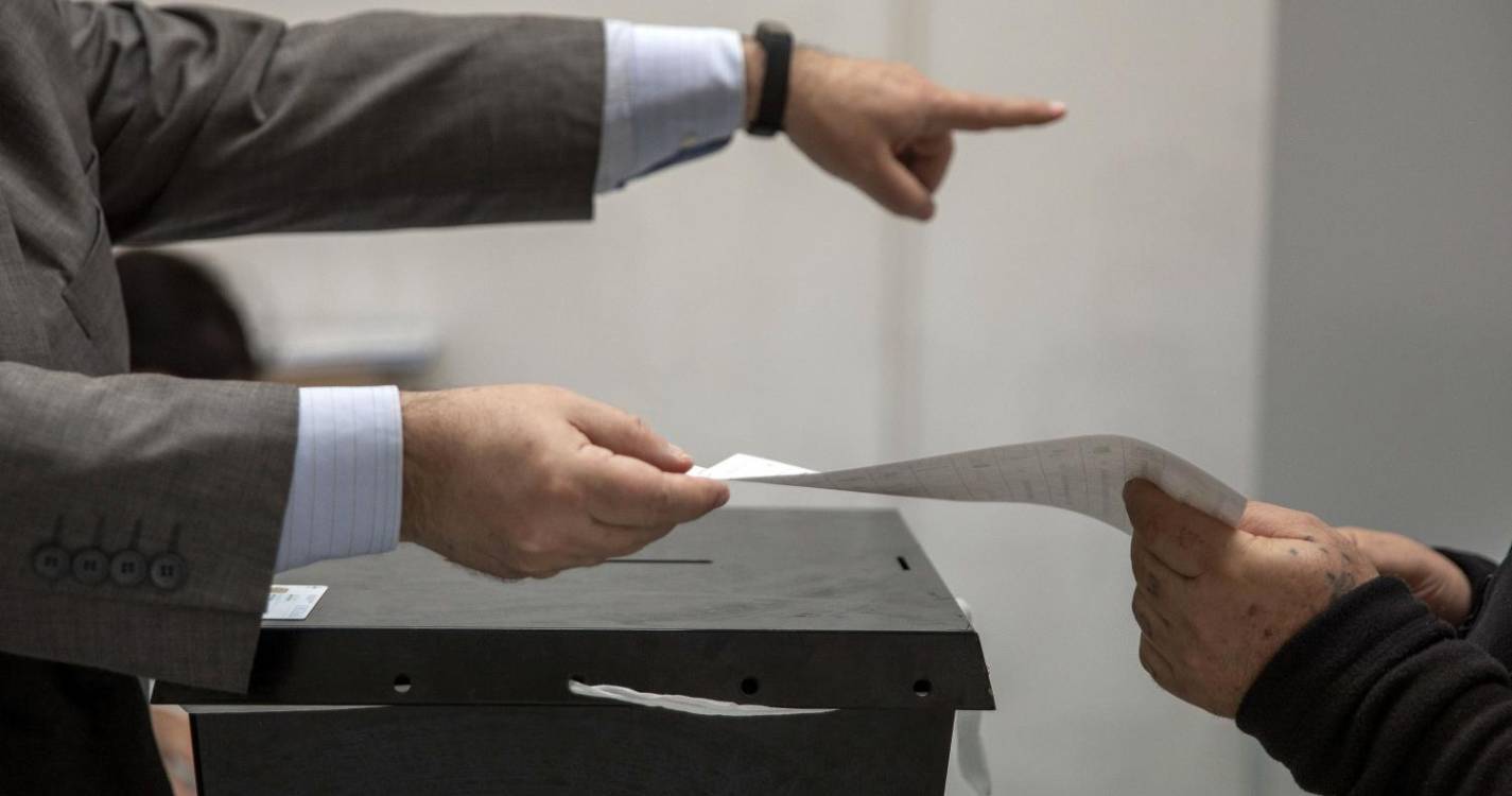 Eleições: Esmagadora maioria dos emigrantes portugueses vota por via postal