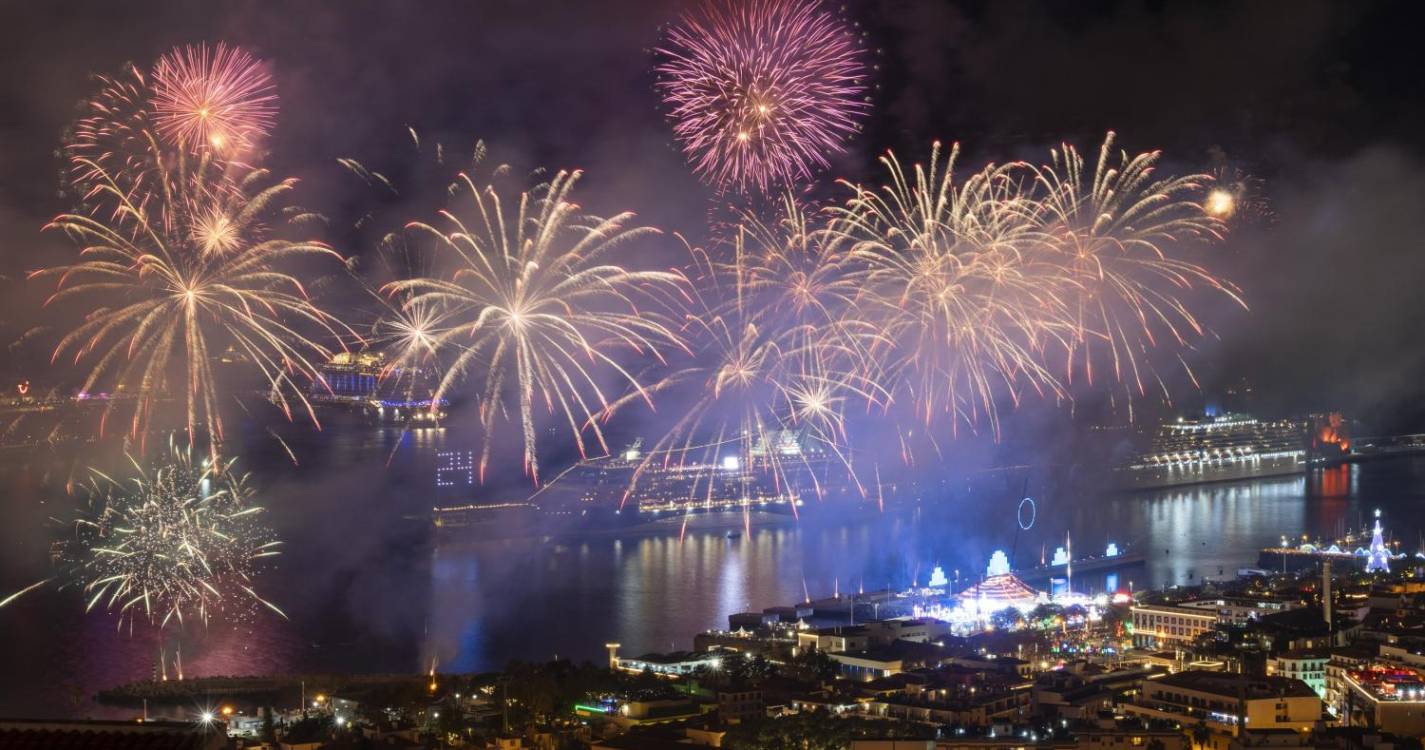 Madeira recebe 2024 com explosão de cores e brilho (com fotos)