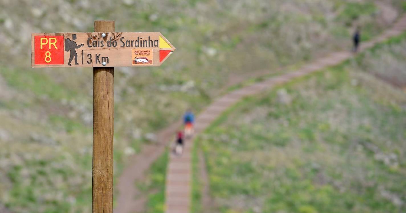 Turista ferida após queda no trajeto do Cais do Sardinha