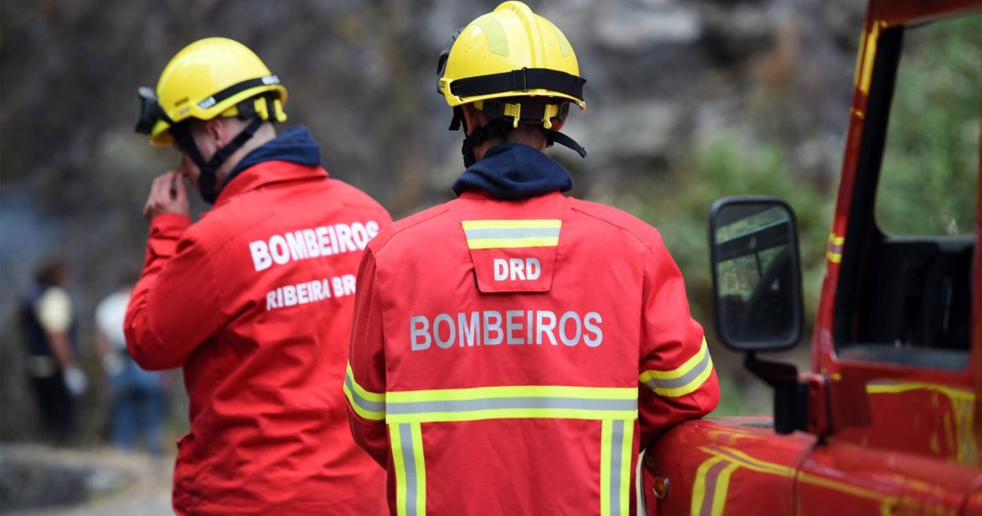 Bombeiros combateram incêndio nos Terreiros esta madrugada